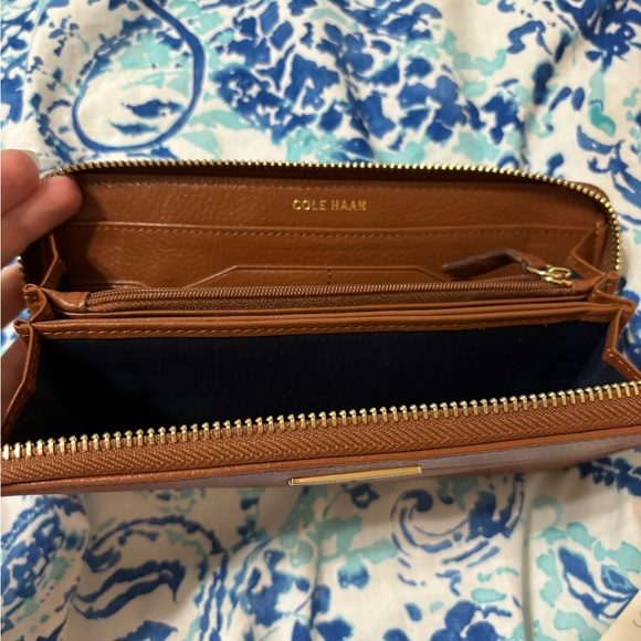 Cole Haan brown pebbled leather wallet - Picture 3 of 3